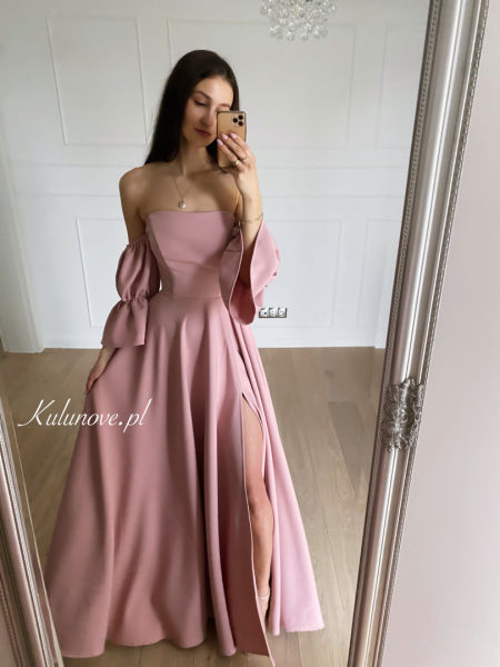 Seniorita - ciemnoróżowa suknia w stylu hiszpańskim z opadającym ozdobnym rękawkiem