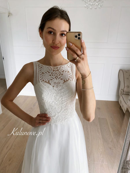 Carmen - tulle wedding dress with built-in embossed lace top