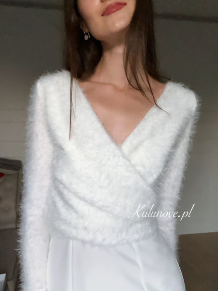 Fur wedding sweater ecru tied in several ways