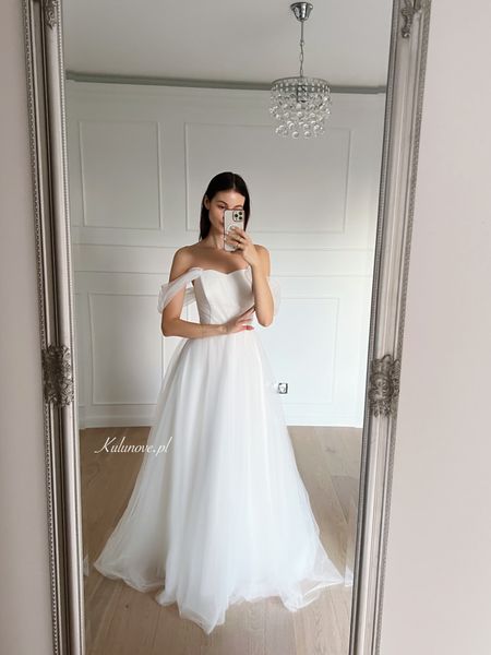Wedding Seelna A377 - tulle wedding dress with covered shoulders and falling sleeves