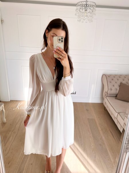 Merida Midi A388 - Short, long-sleeved dress with a deep neckline