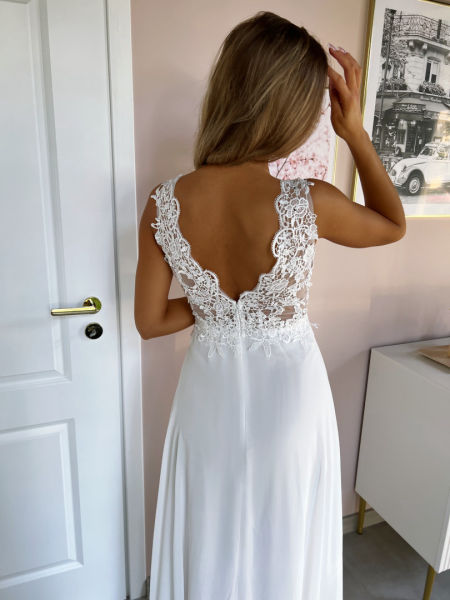 Violine - wedding dress with lace bodice and muslin hem