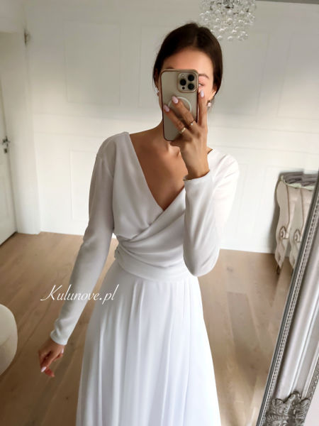 Snow white envelope buttoned wedding garment