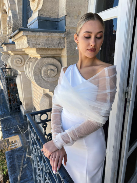 Mantelpiece, ecru tulle wedding etoll with extra sleeves