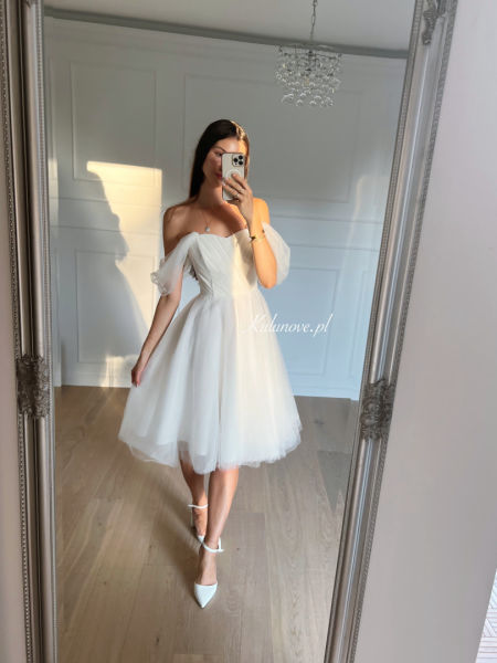 Selena- voluminous tulle midi dress with decorative sleeves