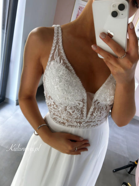 Klaris - lace wedding dress on thicker straps with muslin bottom