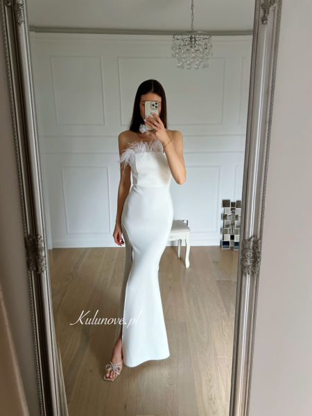 Odylia - white corset fishnet dress decorated with feathers