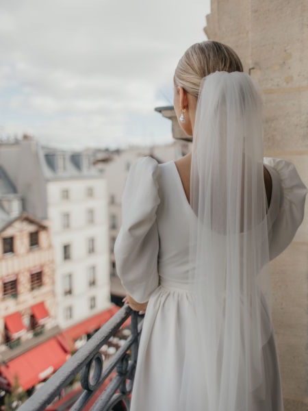 Smooth short wedding veil in cream, ecru color