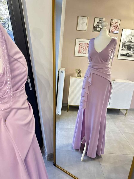 Fitted heather dress with frills and embellishment on the shoulders A396