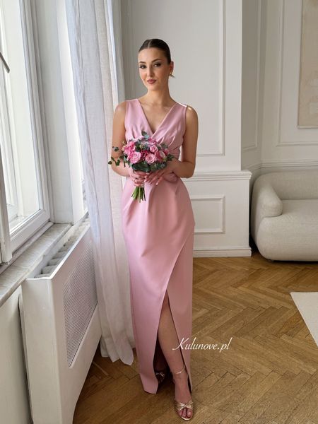 Hexa - a long wedding dress with wide straps in dirty pink with a crease at the waist