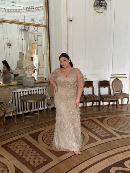 Jade A390 - PREMIUM gold richly decorated dress with feathers