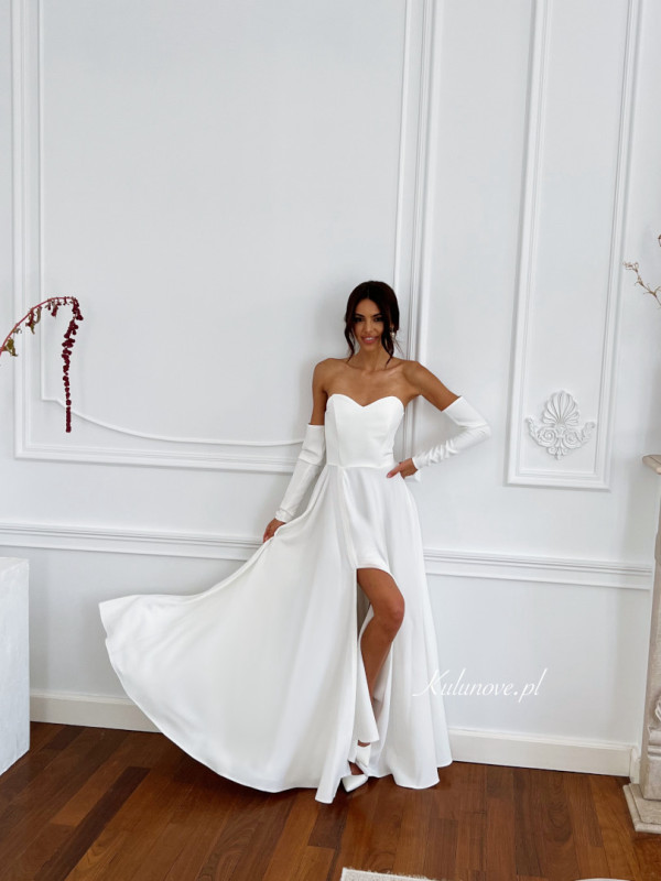 Judith - corseted flared wedding dress in ecru color with additional sleeves