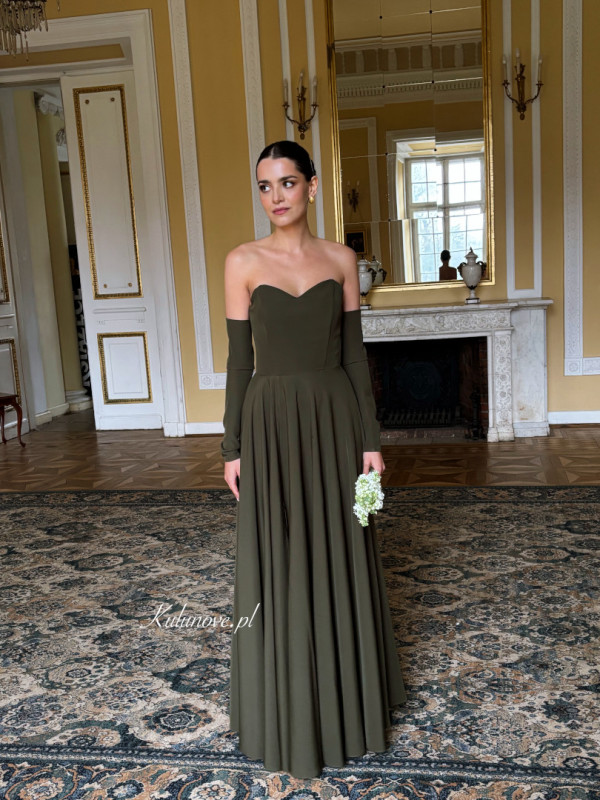 Judith - a maxi dress with a fitted, corseted heart-shaped top