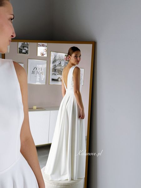 Jules - flared wedding maxi dress in ecru color with deep cutout on the back and built-in front