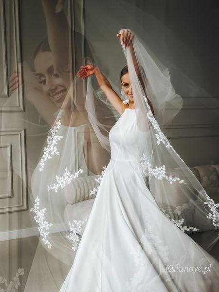 Cathedral wedding veil decorated with subtle floral appliqués