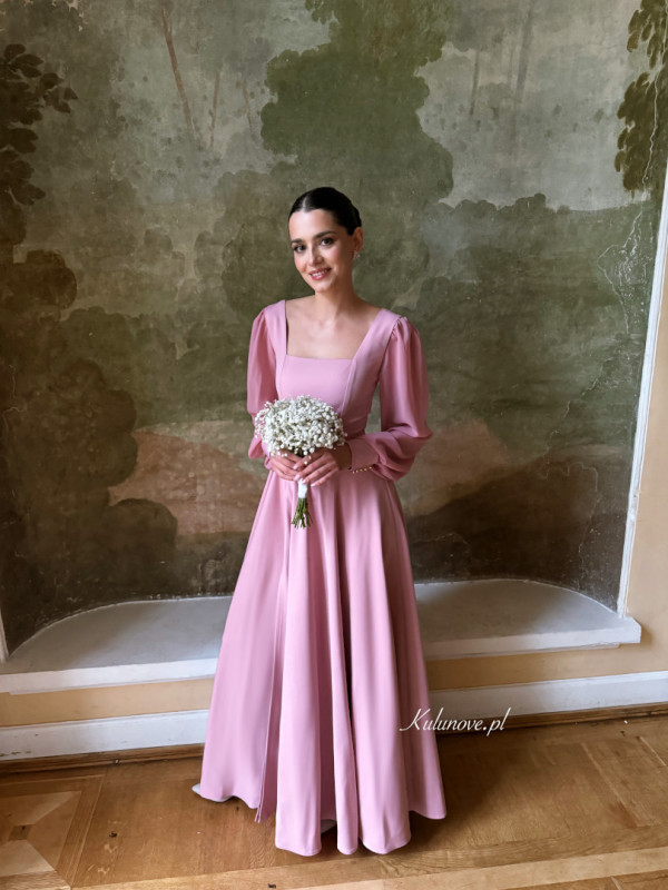 Lea - pink maxi dress with square neckline and long sleeves