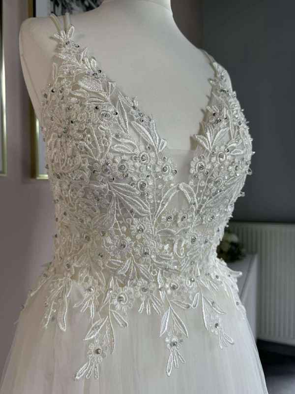 Airy tulle wedding dress with lace top A361