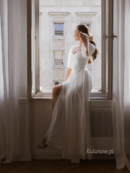 Nina - ecru chiffon wedding dress with delicate sleeves
