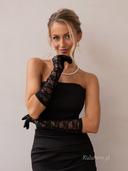 Black vintage-style lace gloves