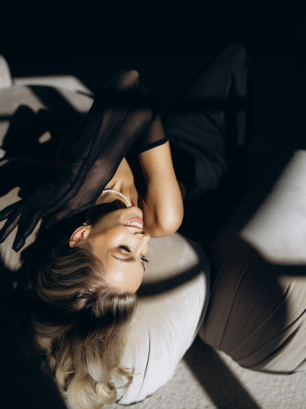 Black long tulle gloves with stretch fabric