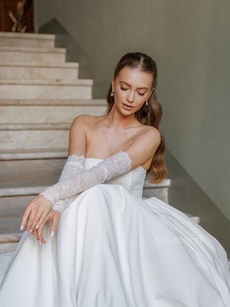 Wedding lace long tulle gloves in ecru color with stretch fabric