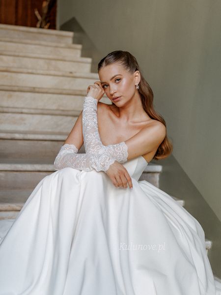 Wedding lace long tulle gloves in ecru color with stretch fabric