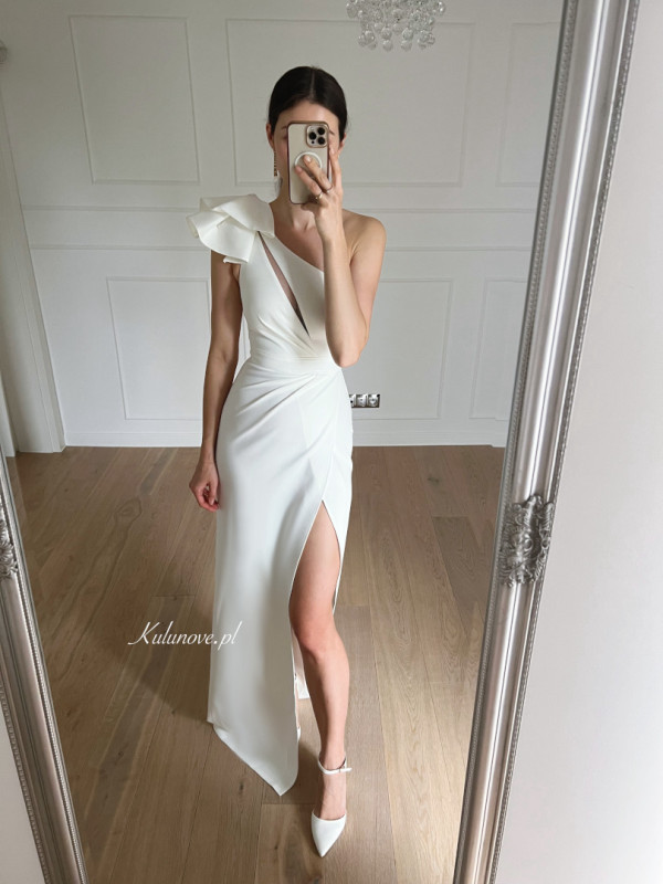 Samba - a long one-shoulder gown in ecru color with frill trim and decorative cut-out on the bodice