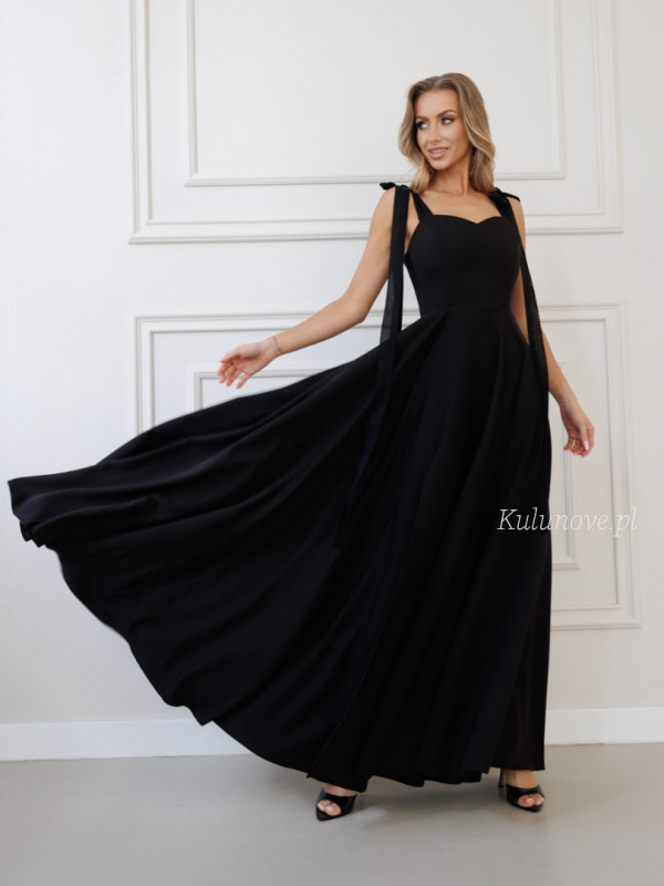Scarlet maxi - gown in black with shoulder ties and a flared bottom