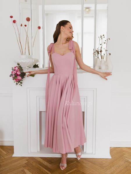 Scarlet - flared romantic midi dress in dirty pink for a party with ties on the shoulders