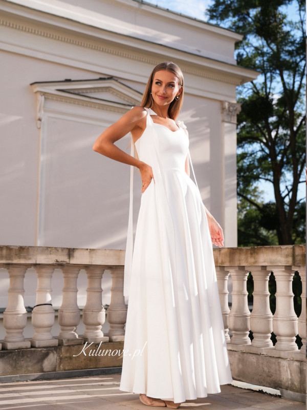 Scarlet maxi - wedding long ecru dress with heart neckline and decorative ties