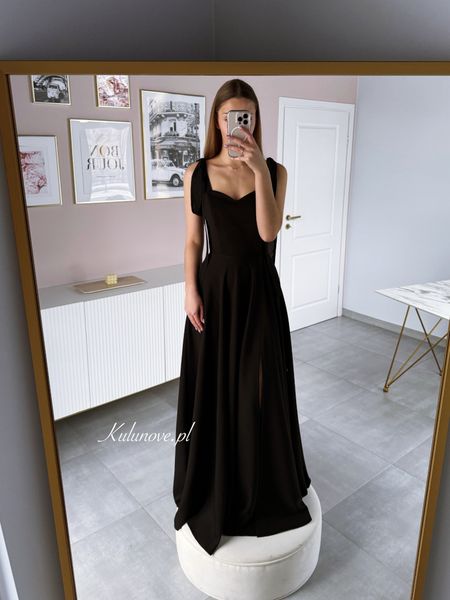 Scarlet maxi - gown in black with shoulder ties and a flared bottom