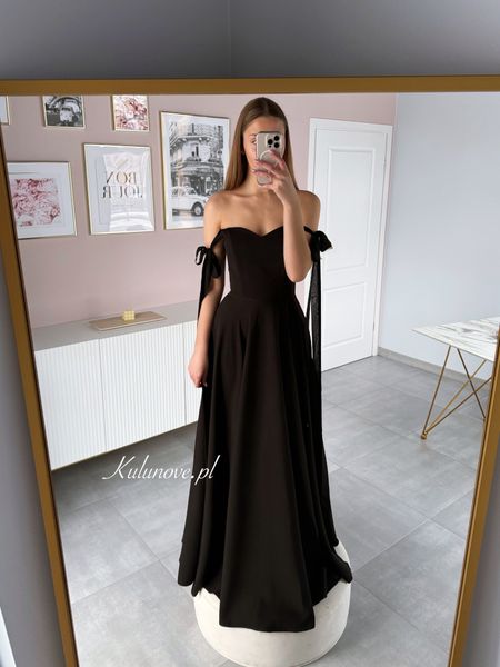 Scarlet maxi - gown in black with shoulder ties and a flared bottom
