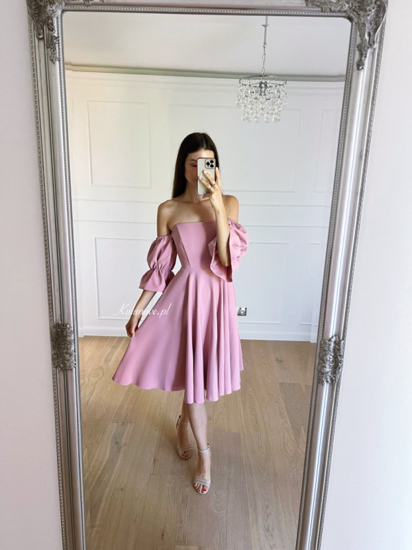 Seniorita midi - dark pink dress with falling decorative sleeves