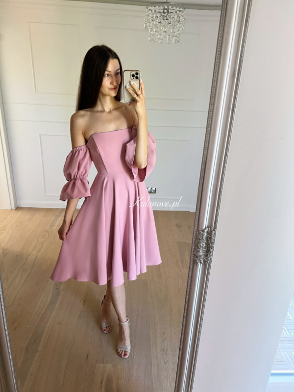 Seniorita midi - dark pink dress with falling decorative sleeves