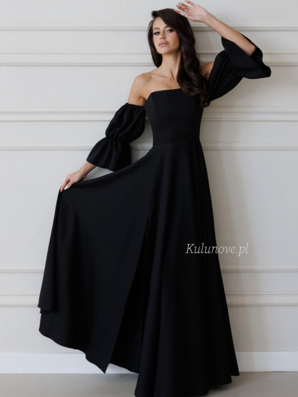 Seniorita - black long black Spanish dress with open shoulders