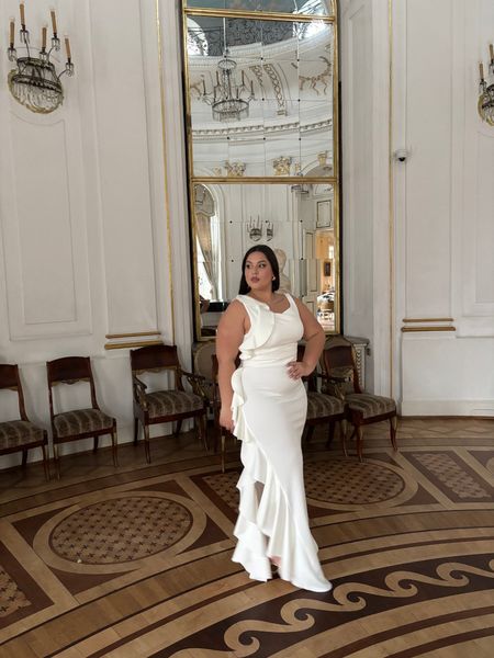 Apollonia A391 - fitted wedding dress with frills