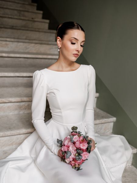 Snow midi - smooth built-in long sleeve wedding dress on a wide circle