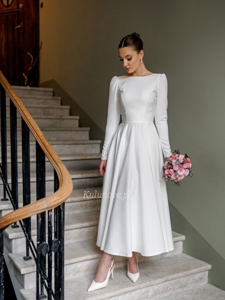 Snow midi - smooth built-in long sleeve wedding dress on a wide circle