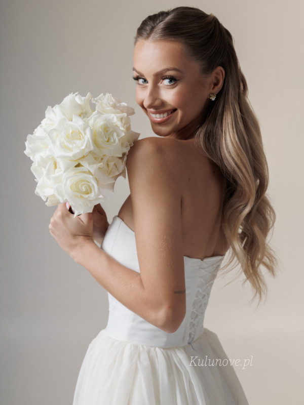 Bonnie - romantic chiffon gown with tie at the back