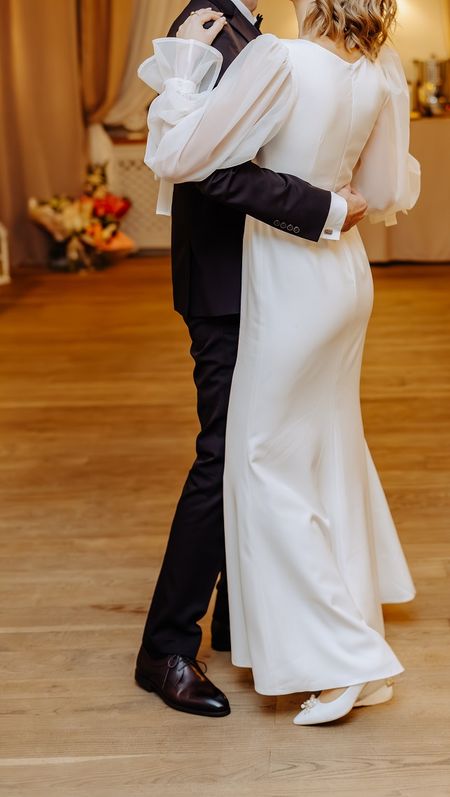 Claire - minimalist gown with romantic transparent sleeves finished with a bow