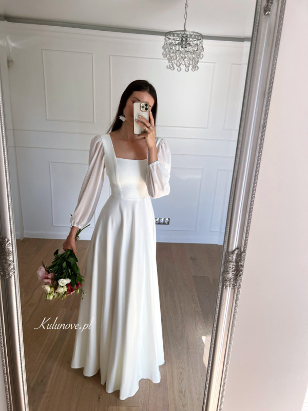  Tamira - długa rozłożysta suknia ślubna z dekoltem karo i bufiastymi szyfonowymi rękawami