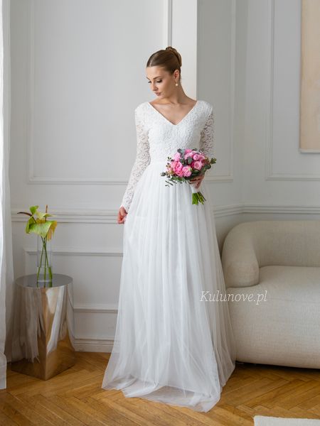 Zaklina - elegant wedding dress with lace top and tulle