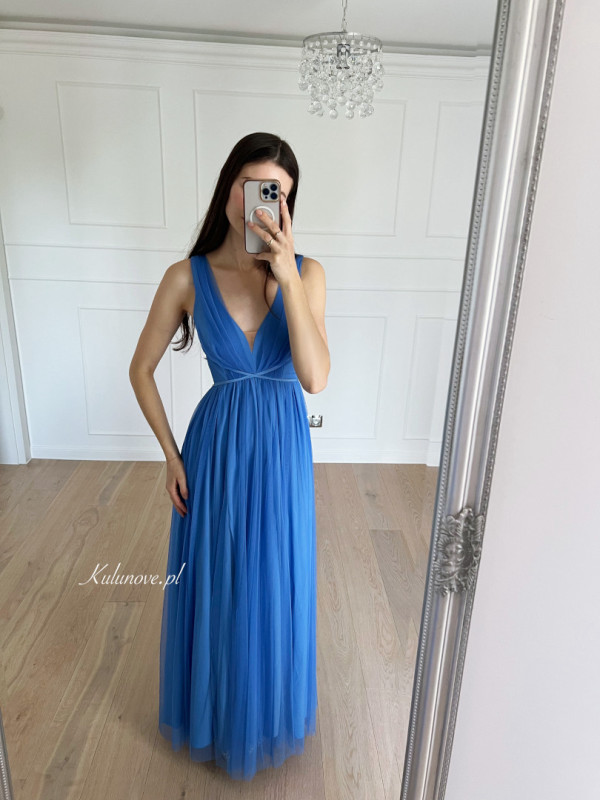 Zendaya - ethereal long sapphire tulle strapless dress