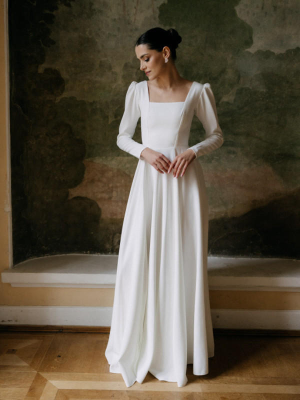 Zofia - wedding dress with square neckline and long sleeves with buffets
