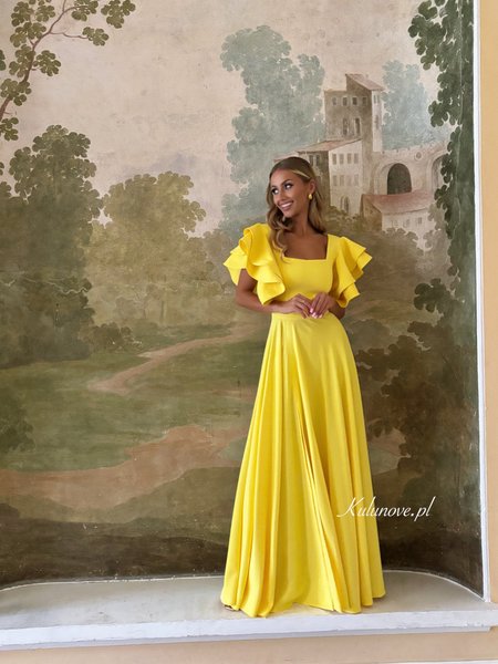 Kleo A392 – Yellow flared maxi dress with a checkered neckline and butterfly sleeves